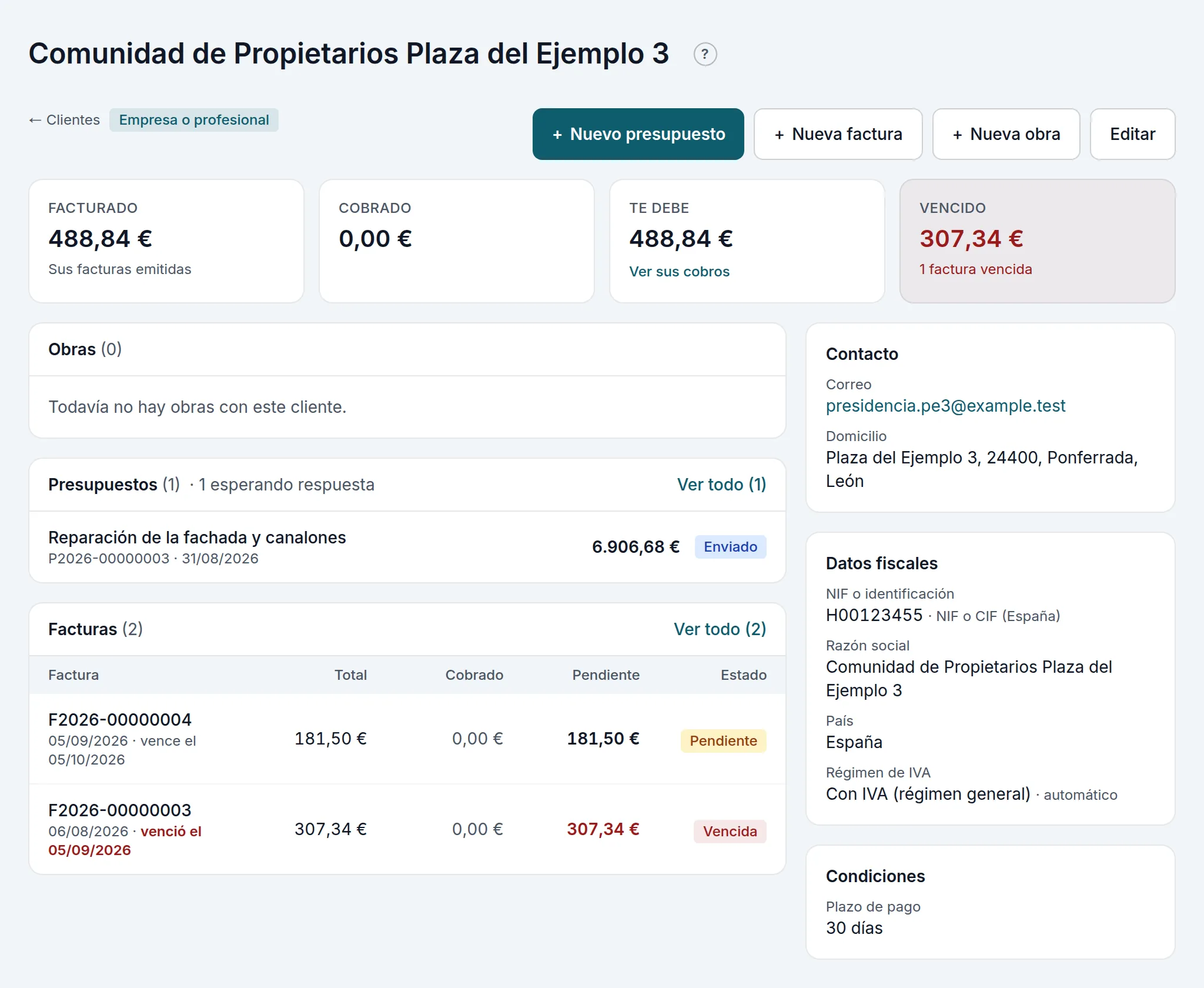 La ficha de una comunidad de propietarios con una factura vencida